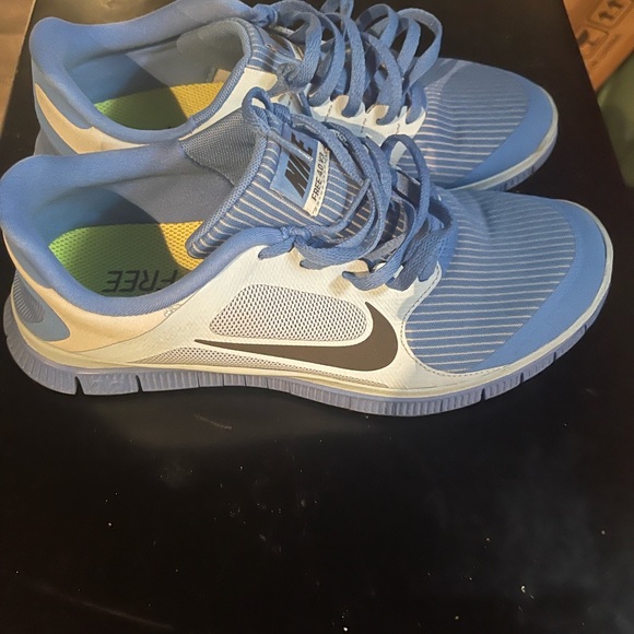 Women’s Nike Free Run 4.0 v3 - Like New! - Picture 1 of 4